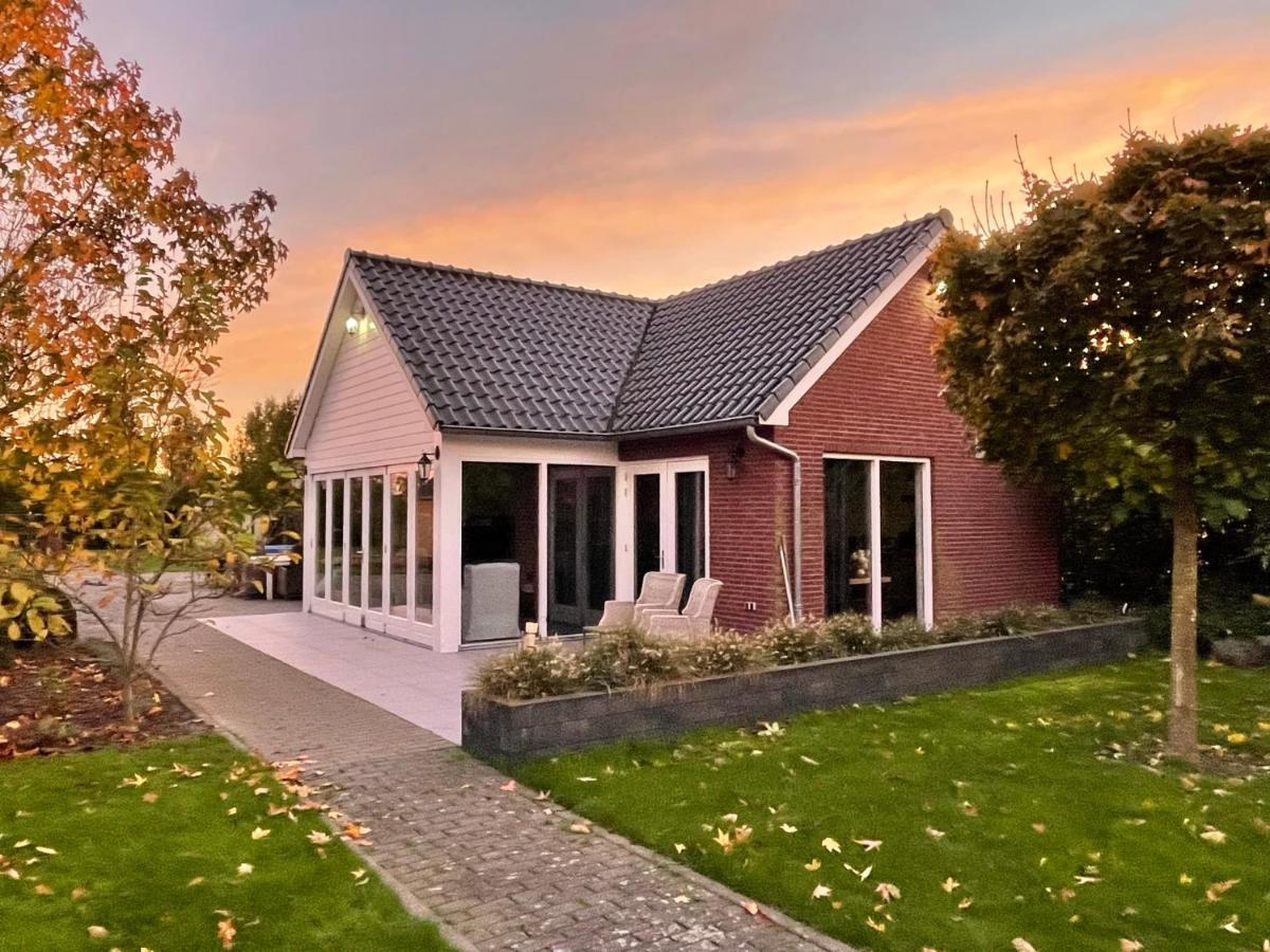 Gastenverblijf Bij De Buuren Dirksland Esterno foto